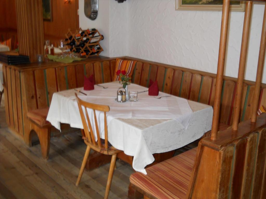 Gasthaus Gasthaus Raiffeisen Innervillgraten Exterior foto